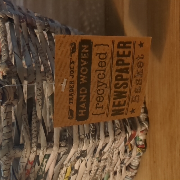 NWT Trader Joe’s Handwoven Recycled Newspaper Basket - Picture 8 of 9